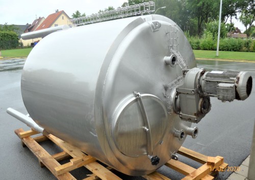 Behälter 2.400 Liter aus V2A isoliert